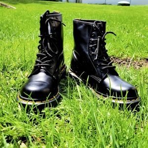 Doc Martens size 6 smooth leather